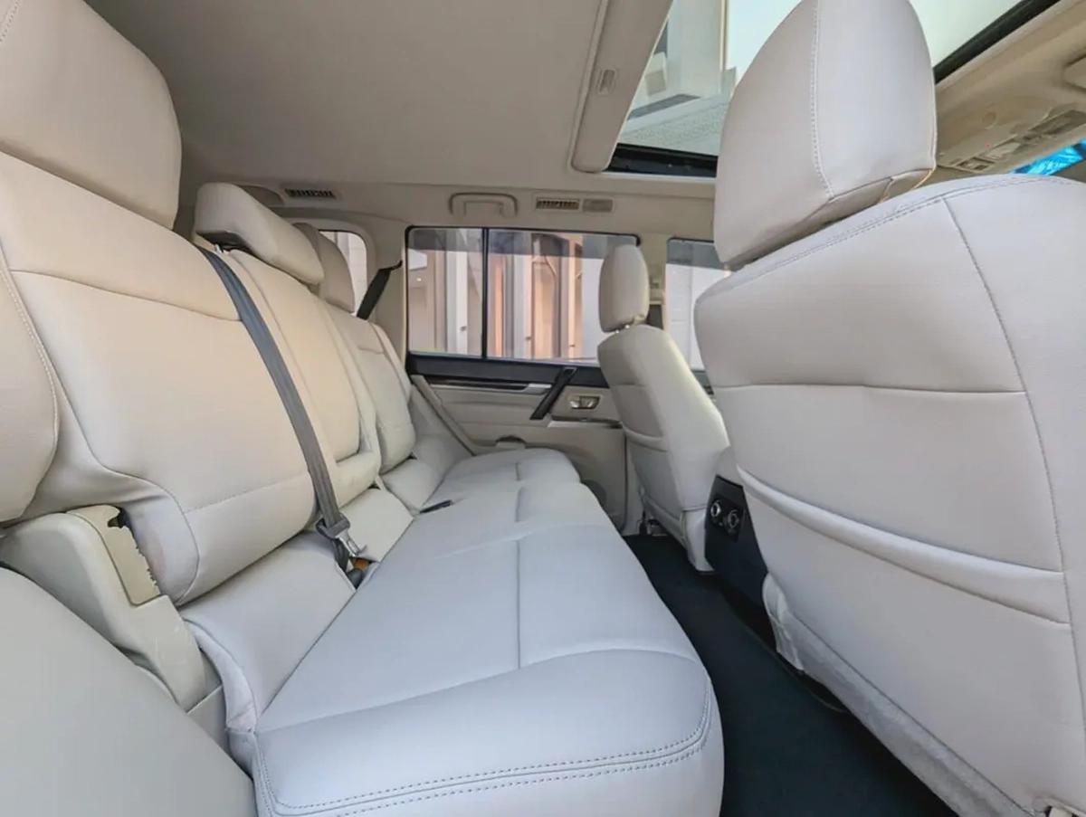 MITSUBISHI PAJERO 2015 GLS TOP FULL OPTION GCC V6 3.5L IN EXCELLENT CONDITION-4-4