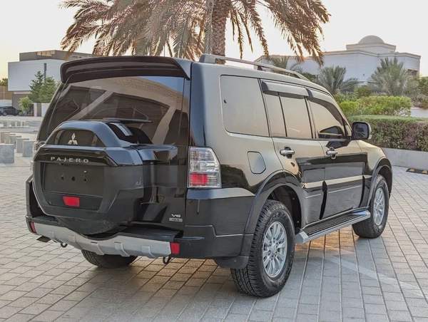 MITSUBISHI PAJERO 2015 GLS TOP FULL OPTION GCC V6 3.5L IN EXCELLENT CONDITION