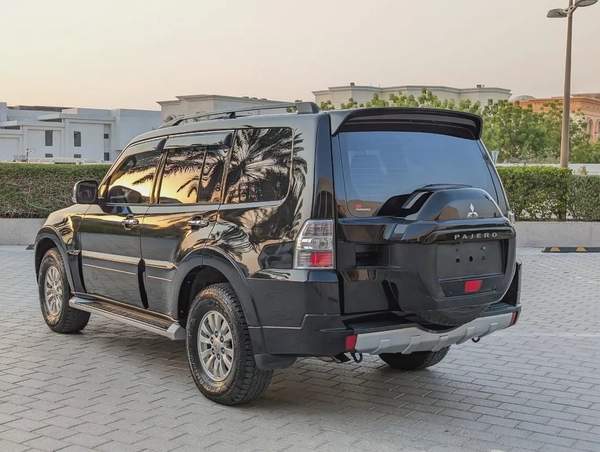 MITSUBISHI PAJERO 2015 GLS TOP FULL OPTION GCC V6 3.5L IN EXCELLENT CONDITION