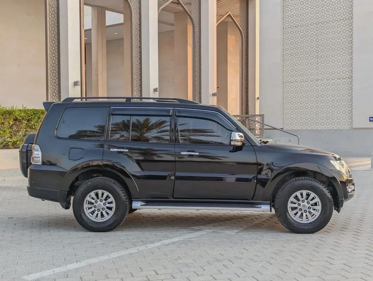 MITSUBISHI PAJERO 2015 GLS TOP FULL OPTION GCC V6 3.5L IN EXCELLENT CONDITION-16-16