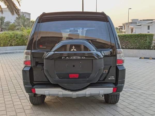 MITSUBISHI PAJERO 2015 GLS TOP FULL OPTION GCC V6 3.5L IN EXCELLENT CONDITION