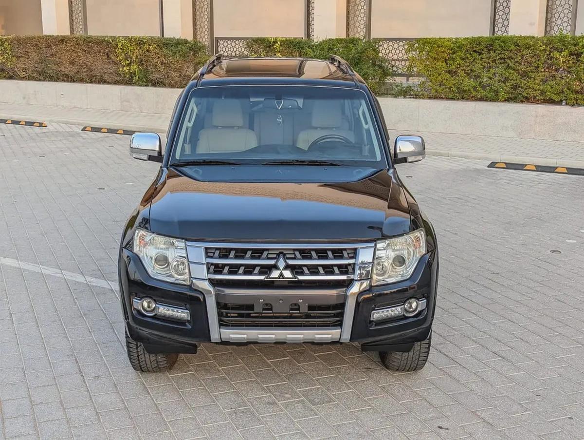 MITSUBISHI PAJERO 2015 GLS TOP FULL OPTION GCC V6 3.5L IN EXCELLENT CONDITION-18-18