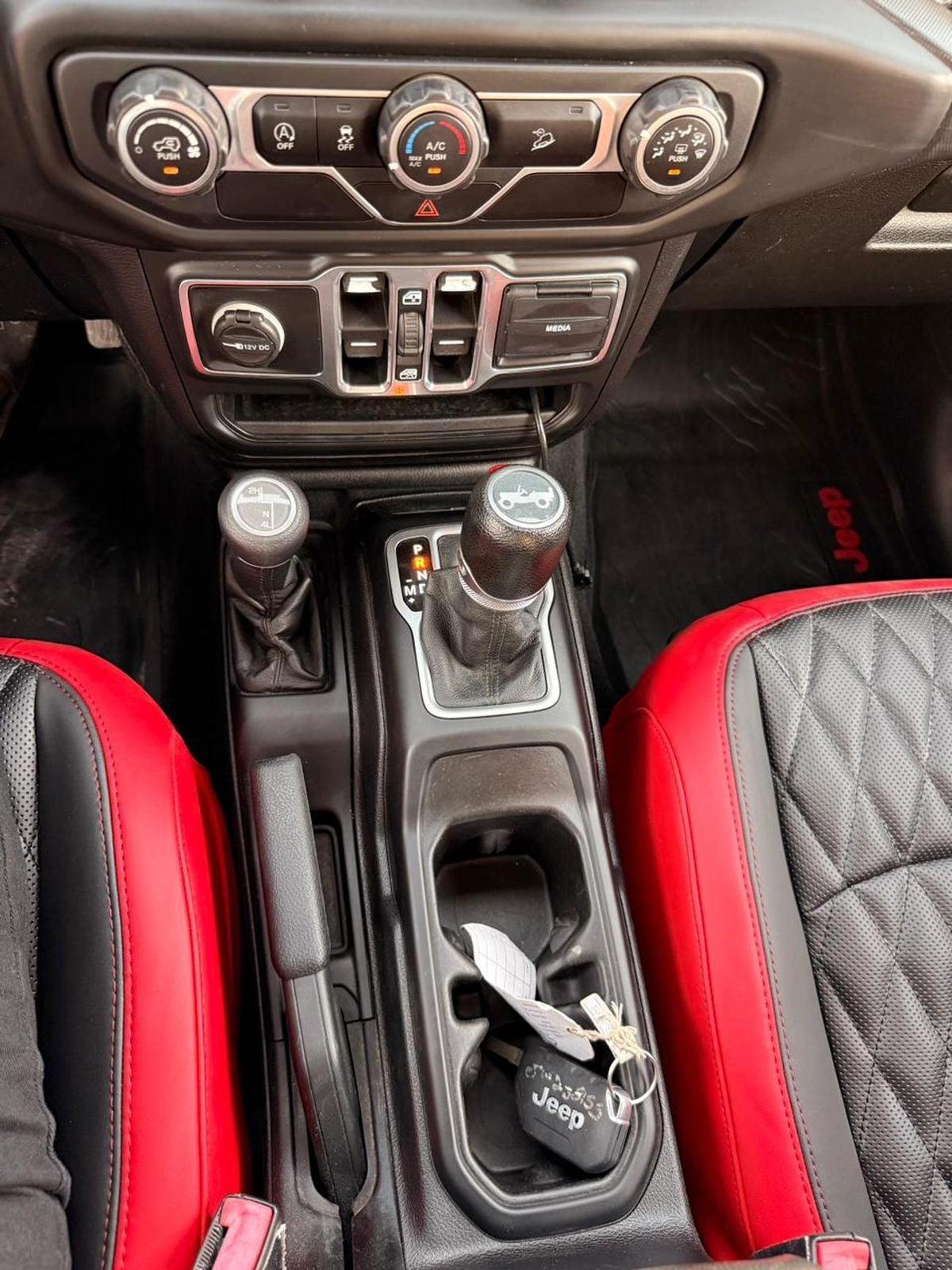 Jeep Wrangler Sport 3.6L A/T-8-8