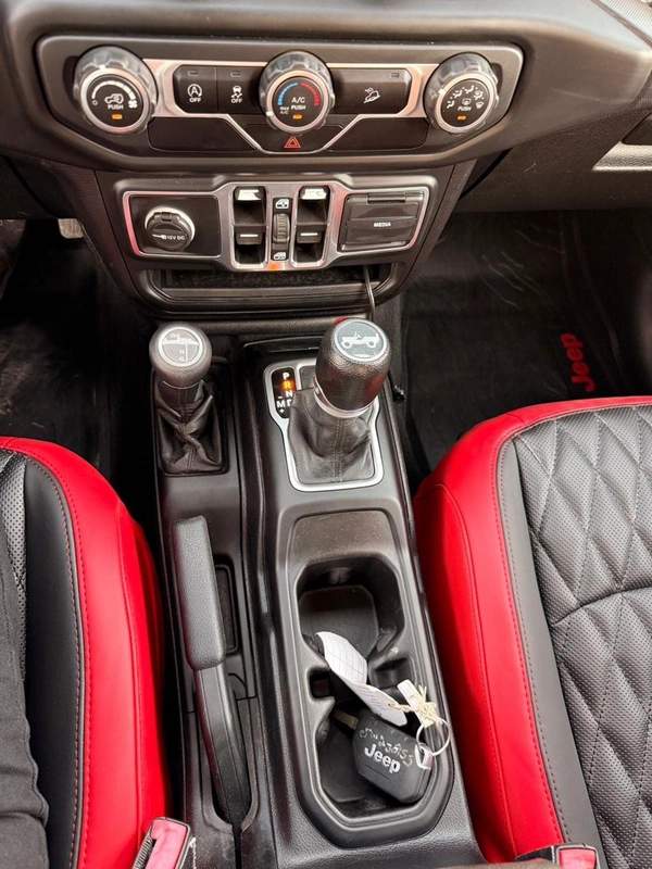 Jeep Wrangler Sport 3.6L A/T