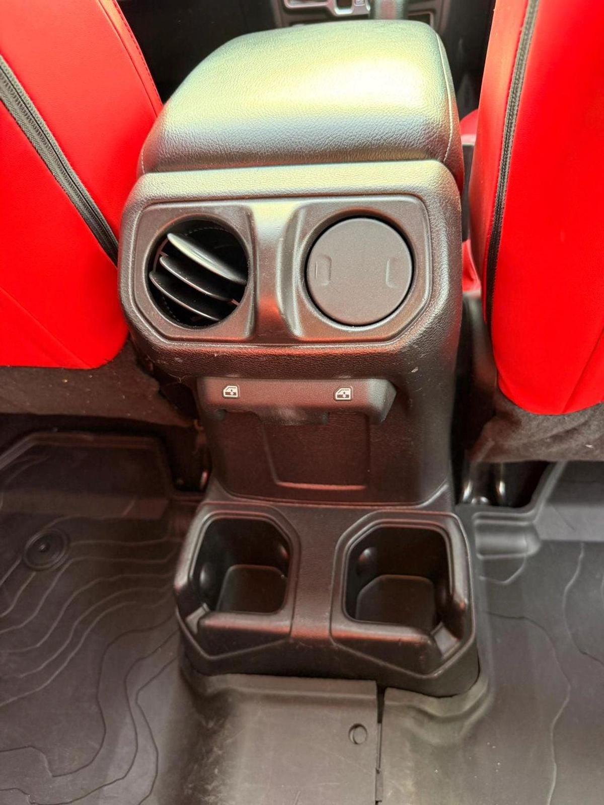 Jeep Wrangler Sport 3.6L A/T-15-15