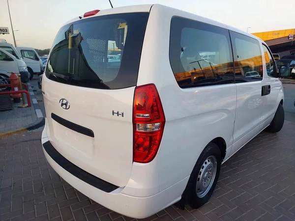 Hyundai H1 GLS 2018 - GCC Specs - Well Maintained