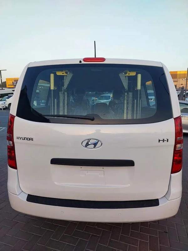 Hyundai H1 GLS 2018 - GCC Specs - Well Maintained
