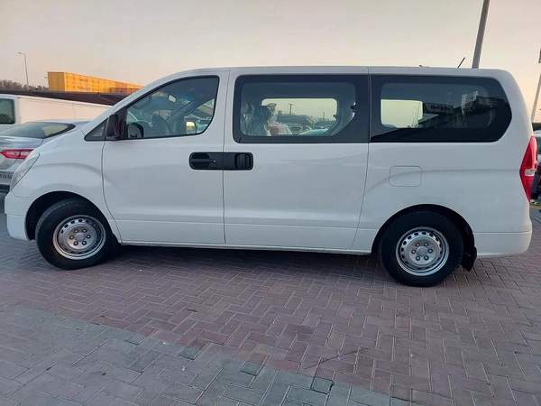 Hyundai H1 GLS 2018 - GCC Specs - Well Maintained