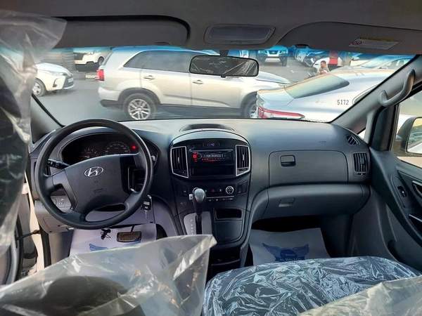 Hyundai H1 GLS 2018 - GCC Specs - Well Maintained