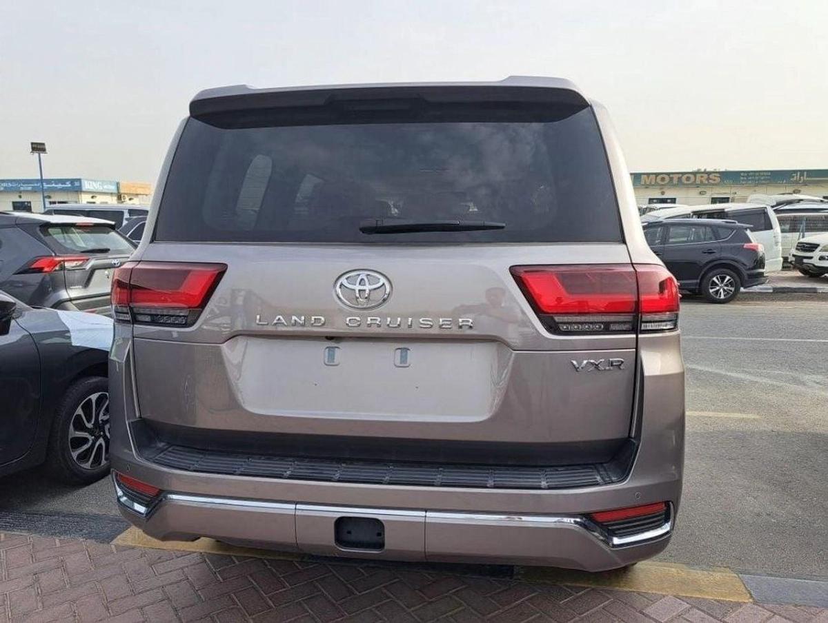 Toyota Land Cruiser VXR 3.5L-4-4