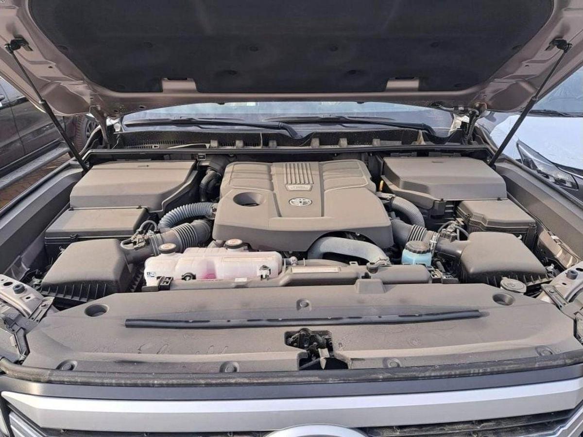 Toyota Land Cruiser VXR 3.5L-18-18