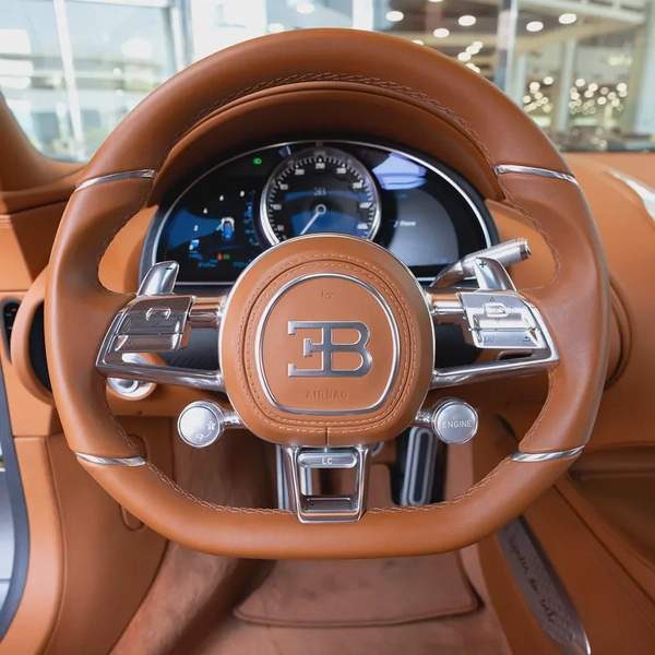 2021 BUGATTI CHRION LES LEGANDS DU CIEL ( 1 OF 20 ) DONE 6000KM ( 4 YEARS WARRANTY+ SERVICE )