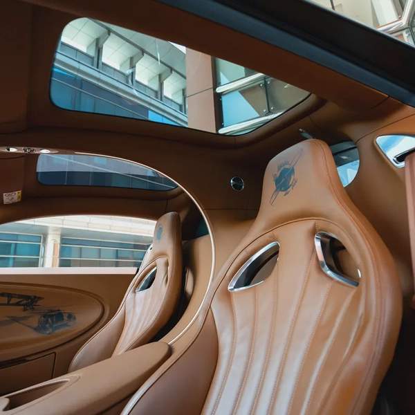 2021 BUGATTI CHRION LES LEGANDS DU CIEL ( 1 OF 20 ) DONE 6000KM ( 4 YEARS WARRANTY+ SERVICE )