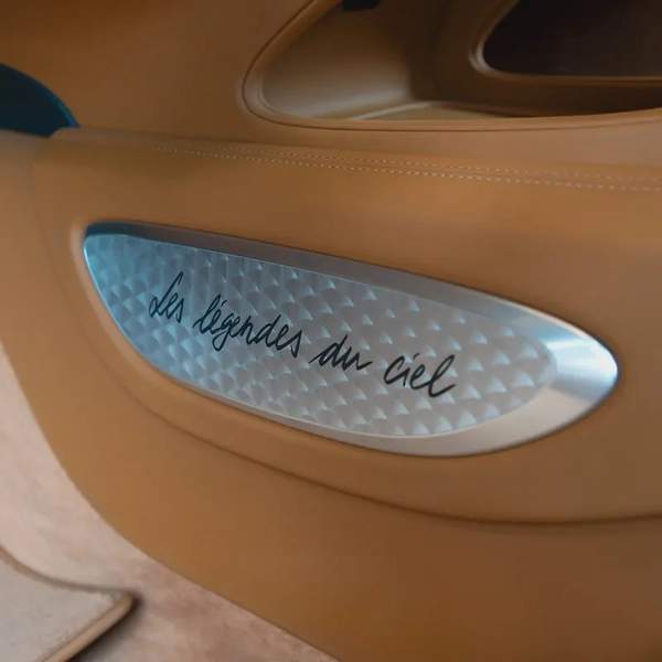 2021 BUGATTI CHRION LES LEGANDS DU CIEL ( 1 OF 20 ) DONE 6000KM ( 4 YEARS WARRANTY+ SERVICE )