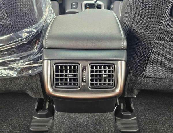 Toyota Hilux SR5 TRD WOOD INTERIOR W VISOR / BLIND SPOT / DIFFLOCK / DVD+CAMERA (CODE # H6A)