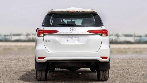 Toyota Fortuner 2.4L DIESEL 2025 WHITE
