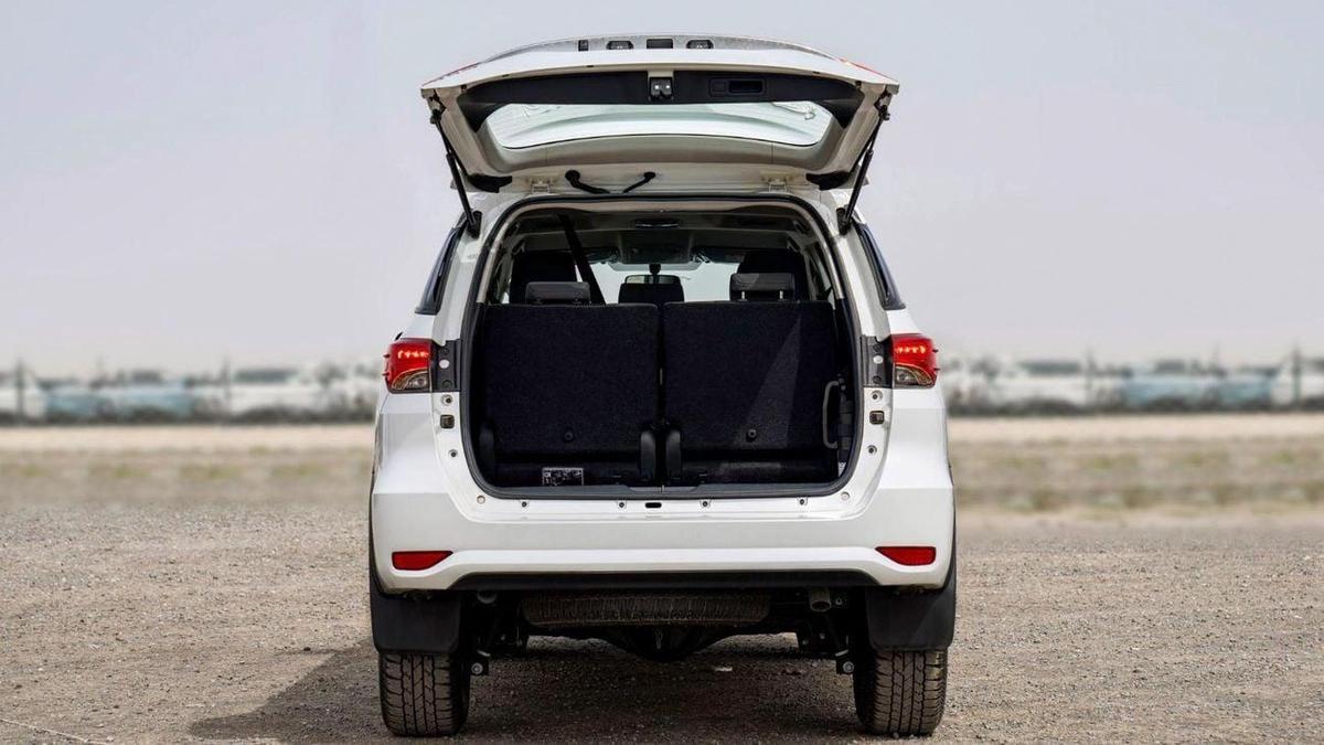 Toyota Fortuner 2.4L DIESEL 2025 WHITE-6-6