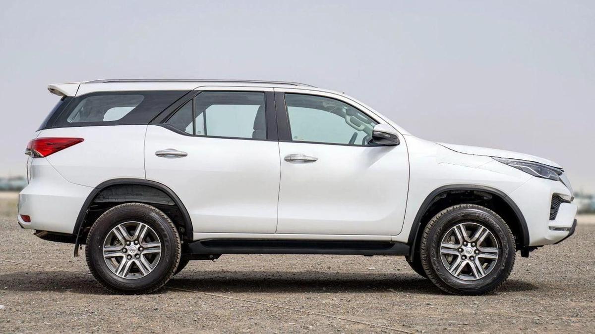 Toyota Fortuner 2.4L DIESEL 2025 WHITE-7-7