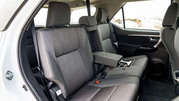 Toyota Fortuner 2.4L DIESEL 2025 WHITE