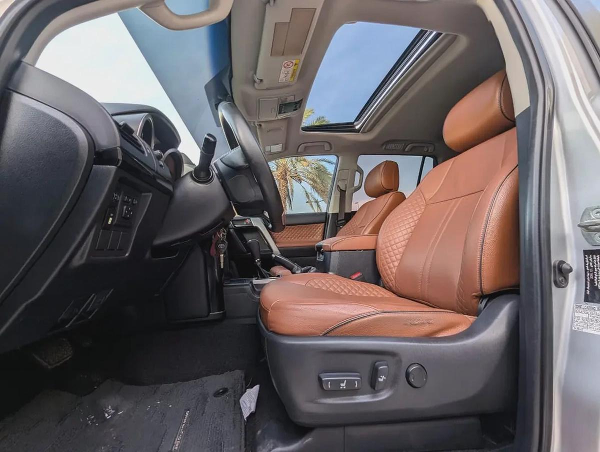 TOYOTA PRADO 2016 VXR FULL OPTION V4 2.7L GCC IN EXCELLENT CONDITION-4-4