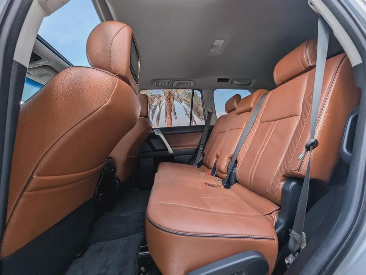 TOYOTA PRADO 2016 VXR FULL OPTION V4 2.7L GCC IN EXCELLENT CONDITION-8-8