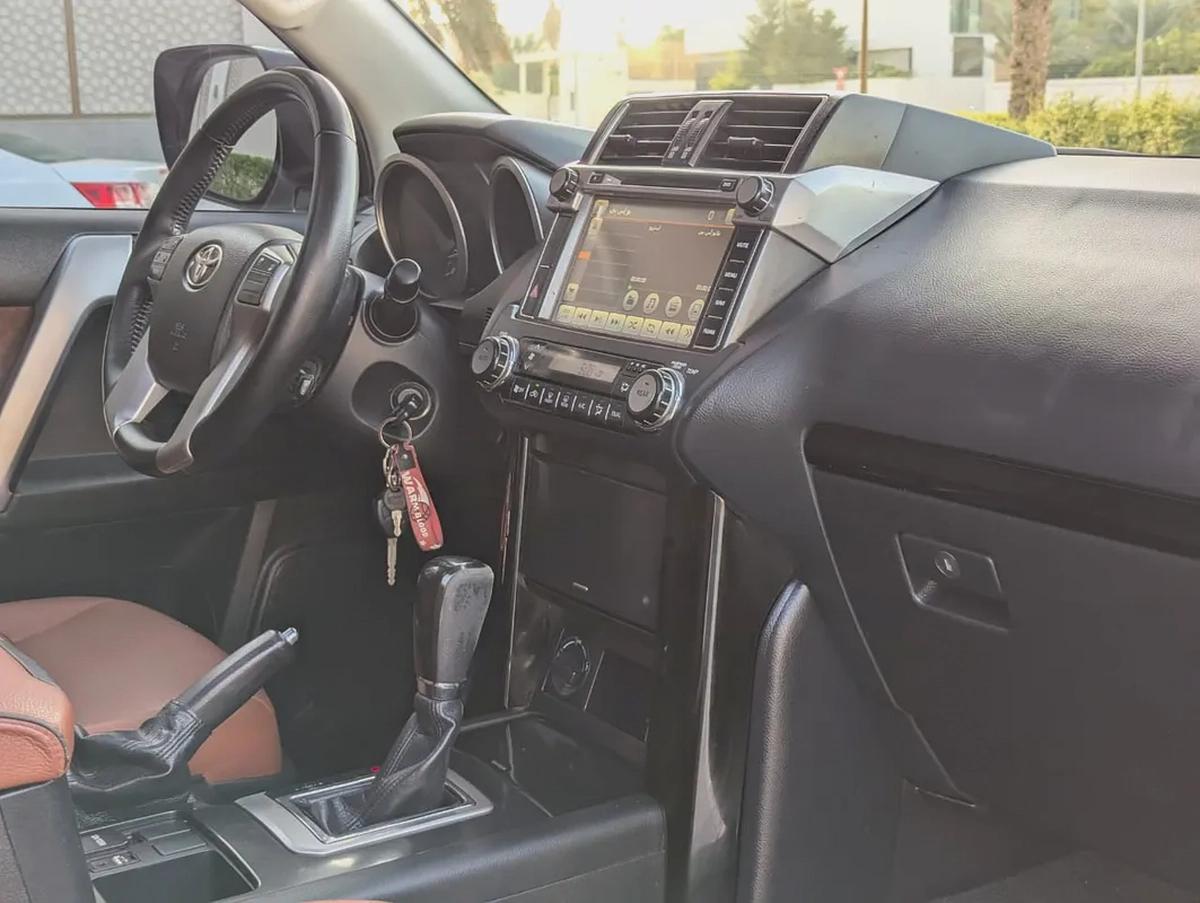 TOYOTA PRADO 2016 VXR FULL OPTION V4 2.7L GCC IN EXCELLENT CONDITION-9-9