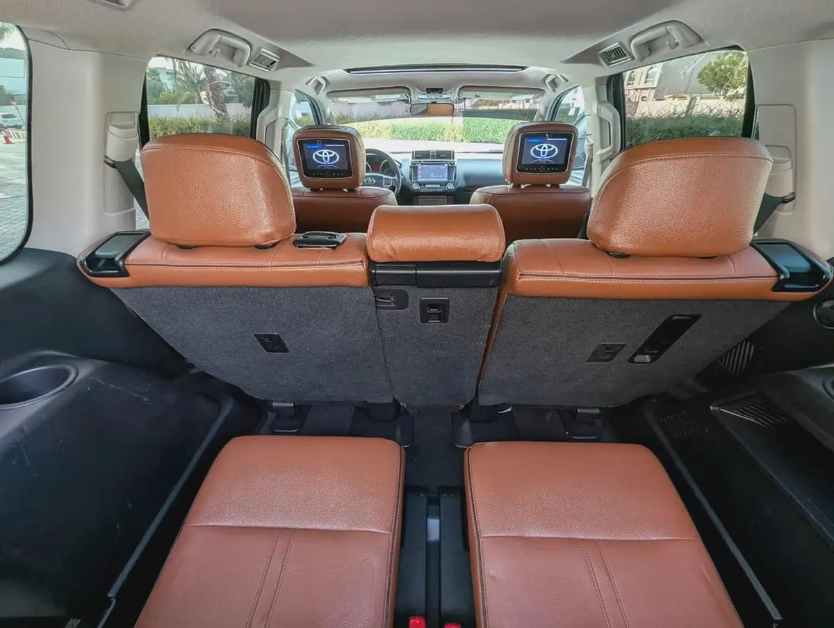 TOYOTA PRADO 2016 VXR FULL OPTION V4 2.7L GCC IN EXCELLENT CONDITION-10-10