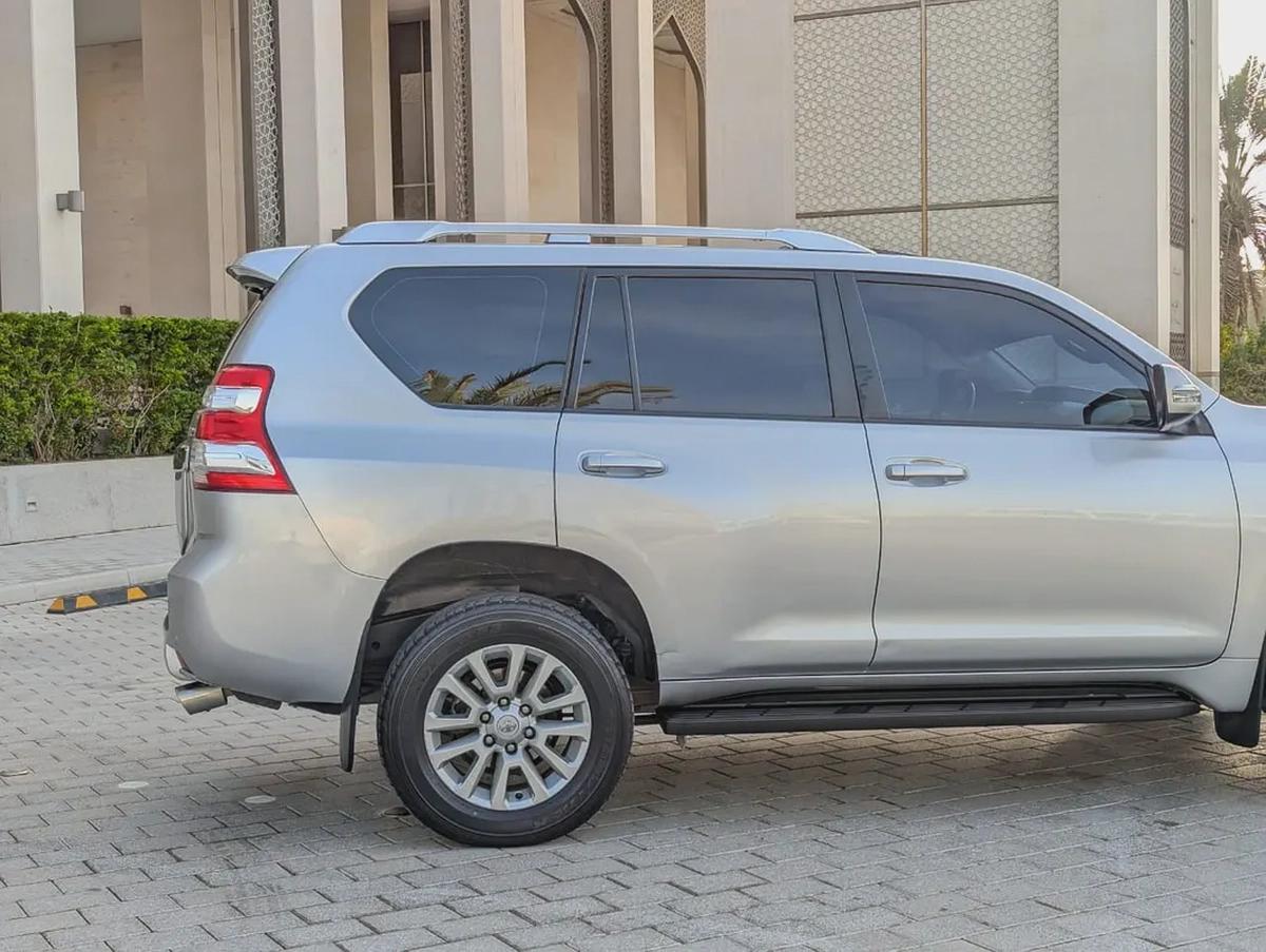 TOYOTA PRADO 2016 VXR FULL OPTION V4 2.7L GCC IN EXCELLENT CONDITION-11-11