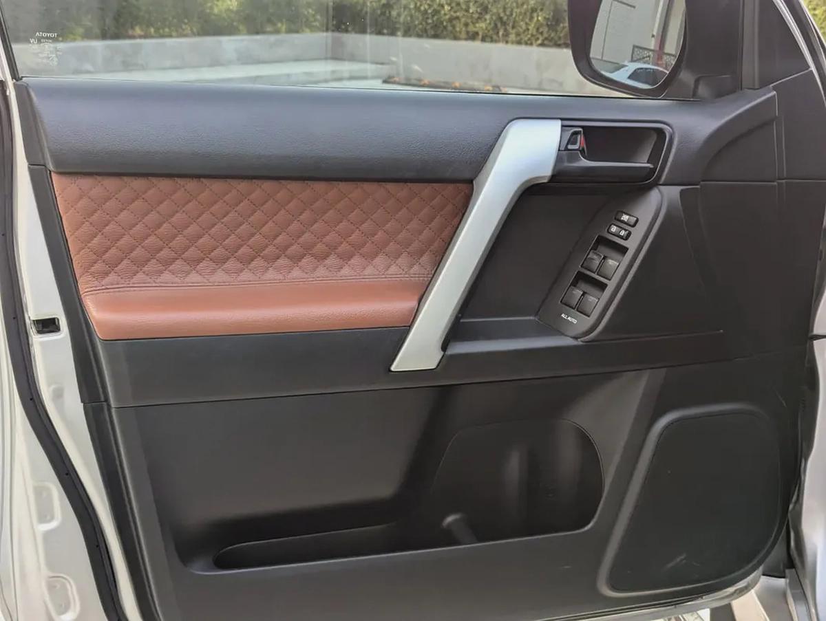 TOYOTA PRADO 2016 VXR FULL OPTION V4 2.7L GCC IN EXCELLENT CONDITION-12-12