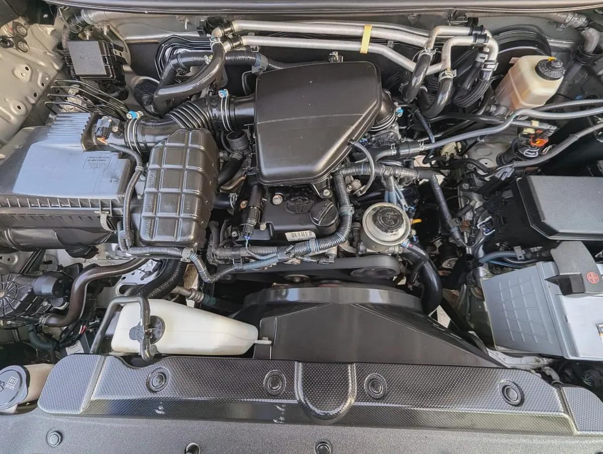 TOYOTA PRADO 2016 VXR FULL OPTION V4 2.7L GCC IN EXCELLENT CONDITION-13-13