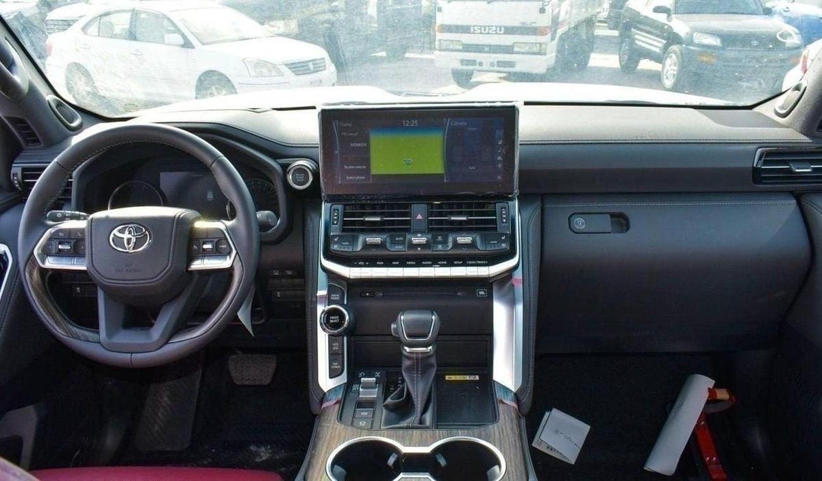 Toyota Land Cruiser Toyota Land Cruiser LC300 VXR 3.3L Diesel full option 2026-10-10