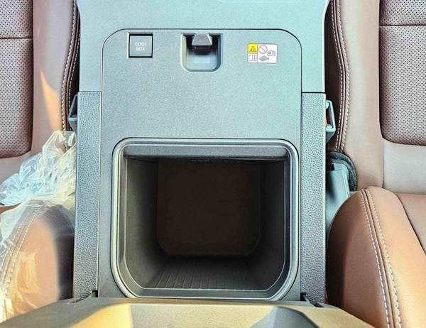 Toyota Prado ADVENTURE TURBO / 2.4L V4 PETROL / MID OPTION / DRIVER POWER SEATS (CODE # PR24S2)