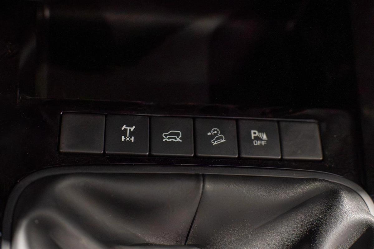 ISUZU D-MAX GT MANUAL-12-12