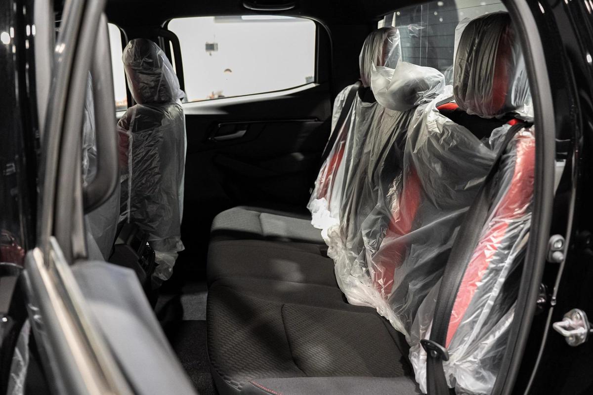 ISUZU D-MAX GT MANUAL-16-16