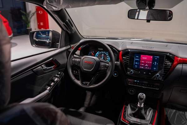 ISUZU D-MAX GT MANUAL