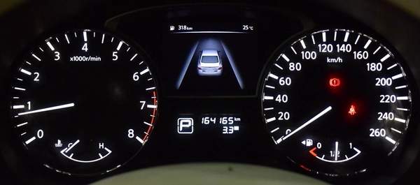 Nissan Altima 2.5 SV ( 2015 Model ) in Silver Color GCC Specs