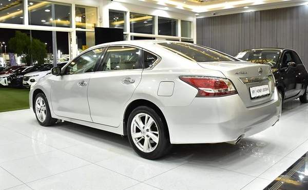 Nissan Altima 2.5 SV ( 2015 Model ) in Silver Color GCC Specs