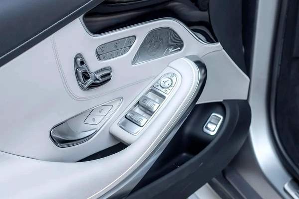 Mercedes Benz S63 AMG | 2015 | 17,500 km |