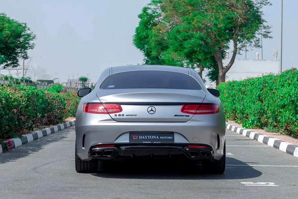 Mercedes Benz S63 AMG | 2015 | 17,500 km |