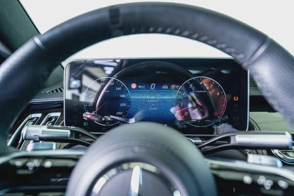 Mercedes Benz S500 L 4 Matic-Low Mileage-Full Options-Premium Metallic Exclusive Paint