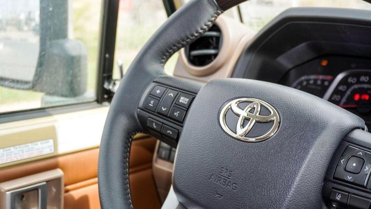 Toyota Land Cruiser 70 LX 2.8 L d-6-6