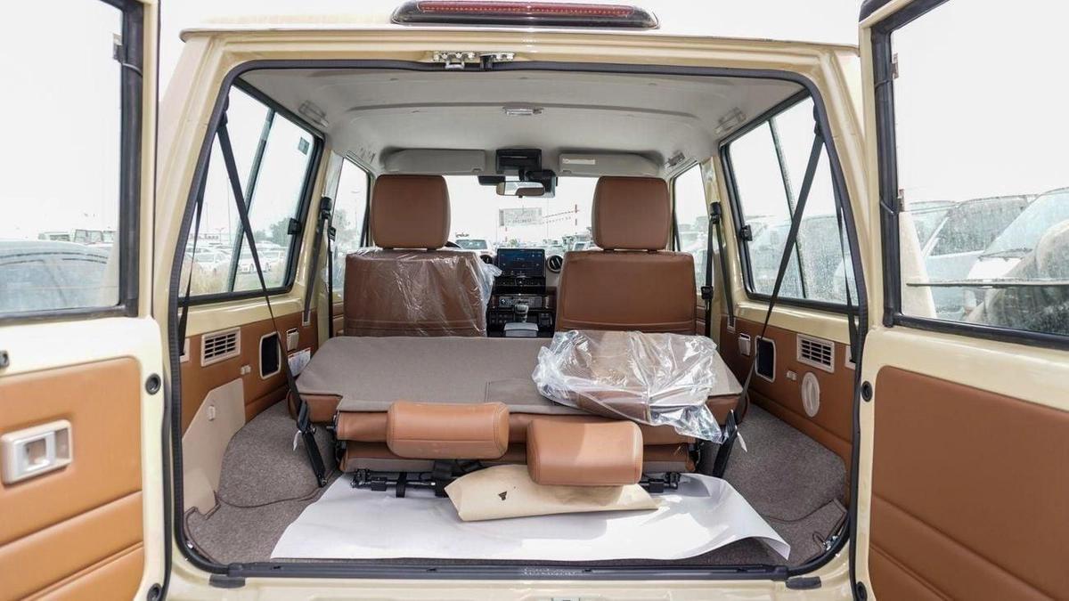 Toyota Land Cruiser 70 LX 2.8 L d-14-14