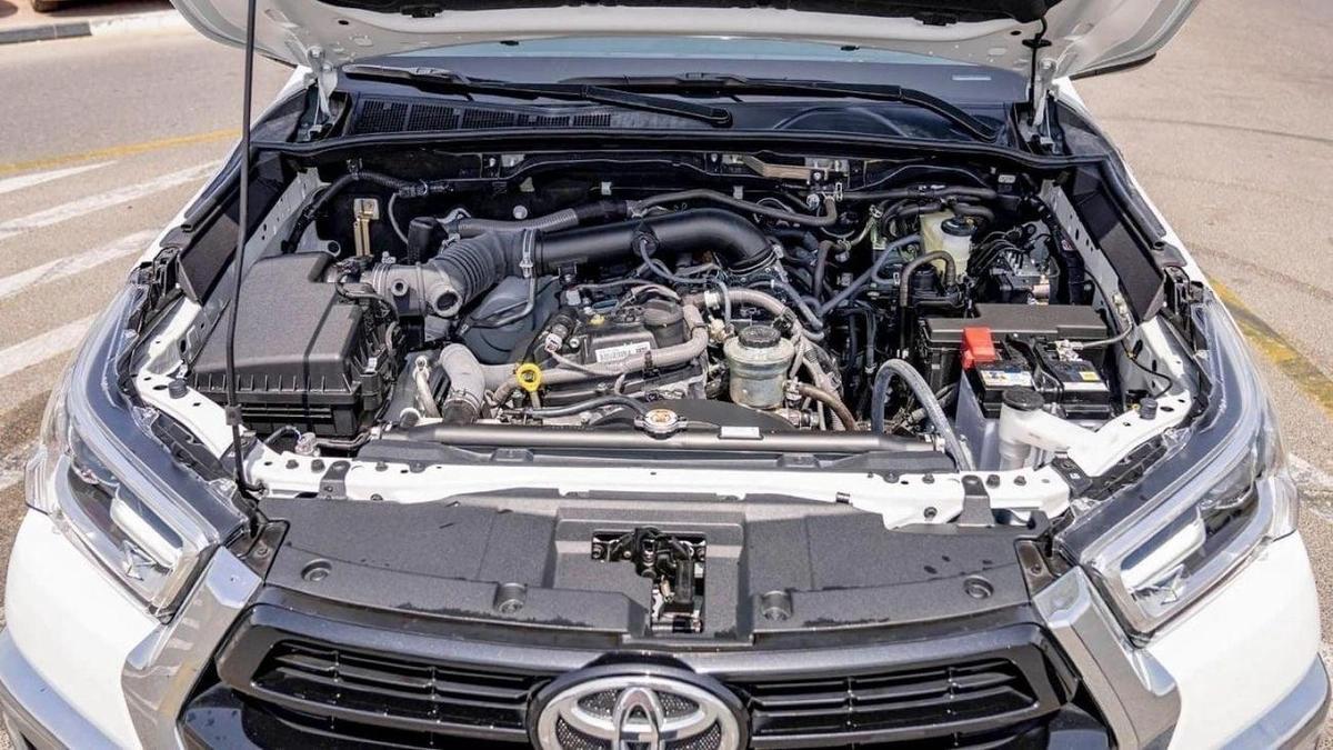 Toyota Hilux (LHD) TOYOTA HILUX DC 2.7L SR5 MT 4X4 MY2024 – WHITE-5-5
