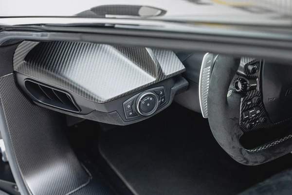 2021 FORD GT | CARBON SERIES | AKRAPOVIC EXHAUST