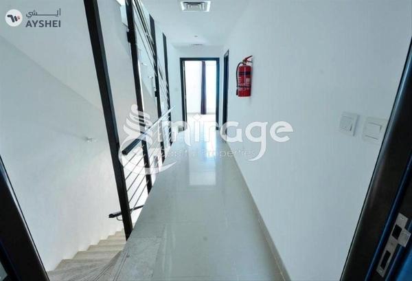 TOWNHOUSE FOR SALE IN CONTEMPORARY STYLE, AL REEF VILLAS