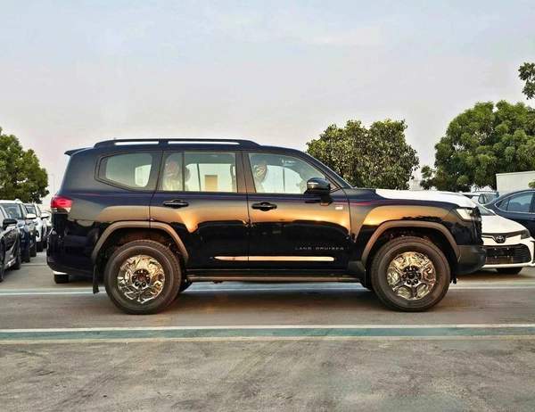 Toyota Land Cruiser GR SPORT TWIN TURBO / BIG DVD/REAR ENTERTAINMENT DVD/COOL BOX (CODE#LC3GRH)