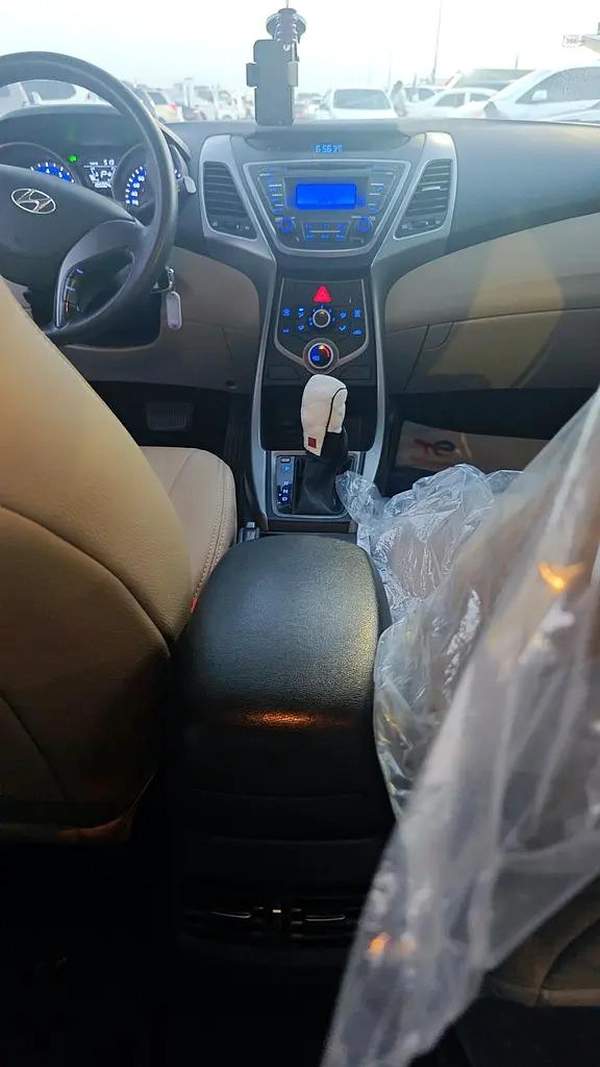 Hyundai Elantra GLS 2015 GCC Specs - Well Maintained
