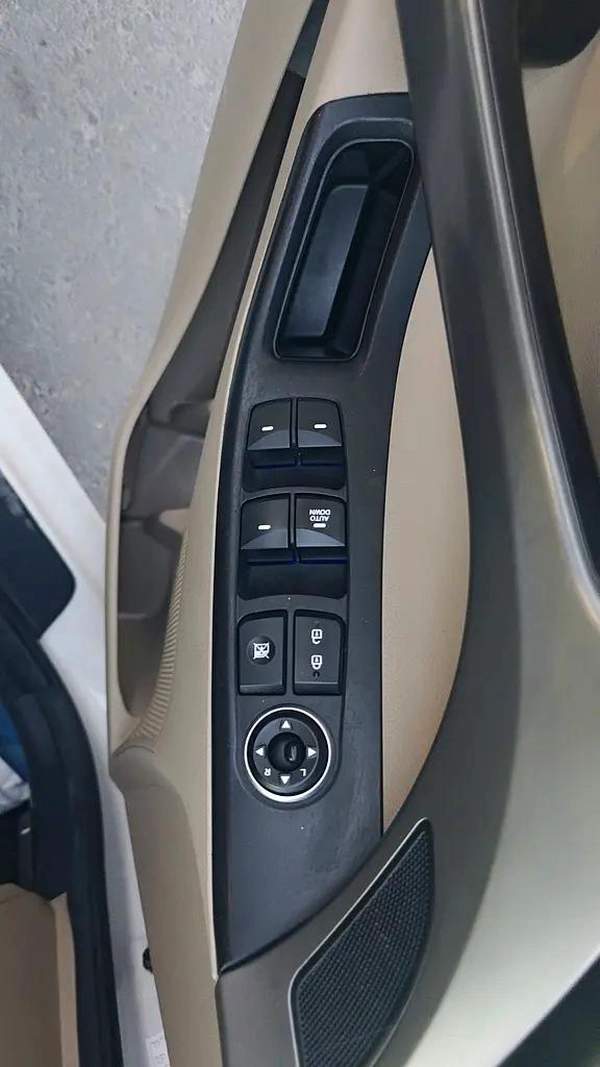 Hyundai Elantra GLS 2015 GCC Specs - Well Maintained