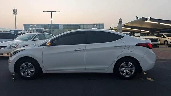 Hyundai Elantra GLS 2015 GCC Specs - Well Maintained