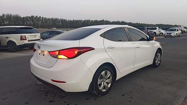 Hyundai Elantra GLS 2015 GCC Specs - Well Maintained